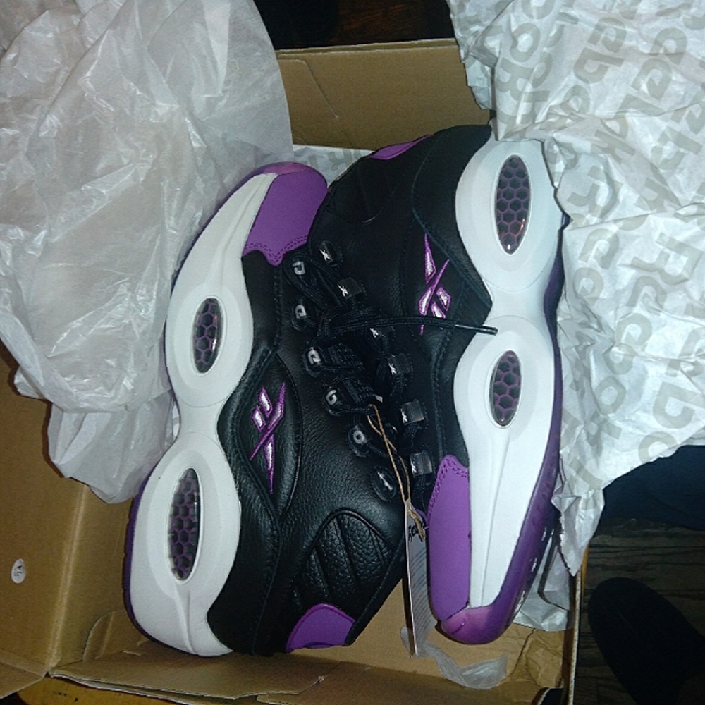 Reebok AI size 9 shoes purple and white